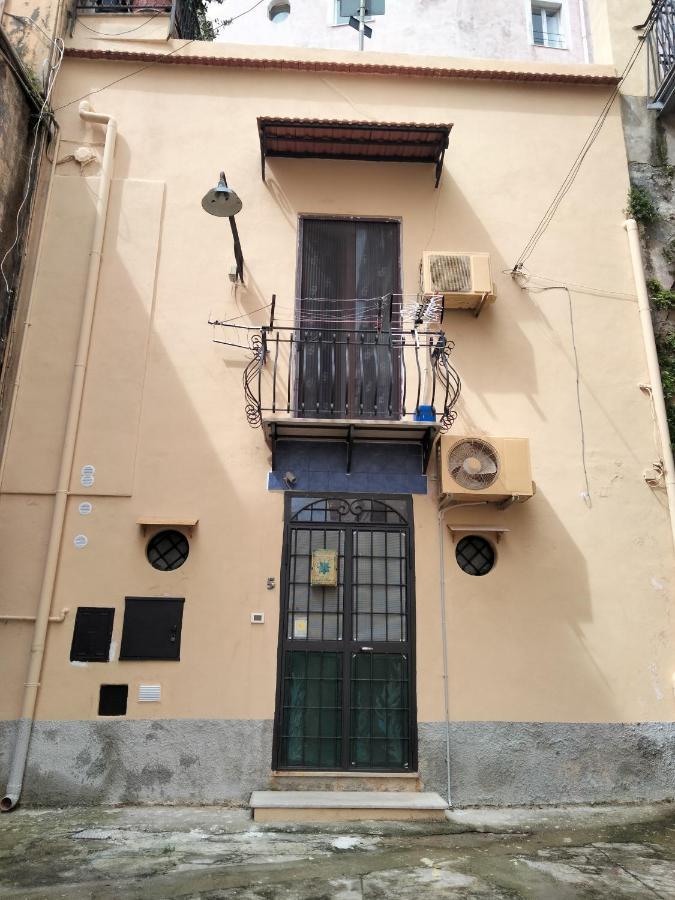 Little Art House Apartment Gaeta Luaran gambar