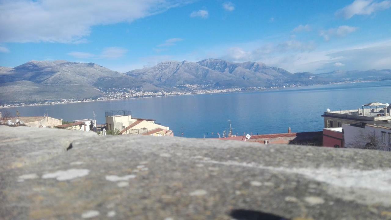 Little Art House Apartment Gaeta Luaran gambar